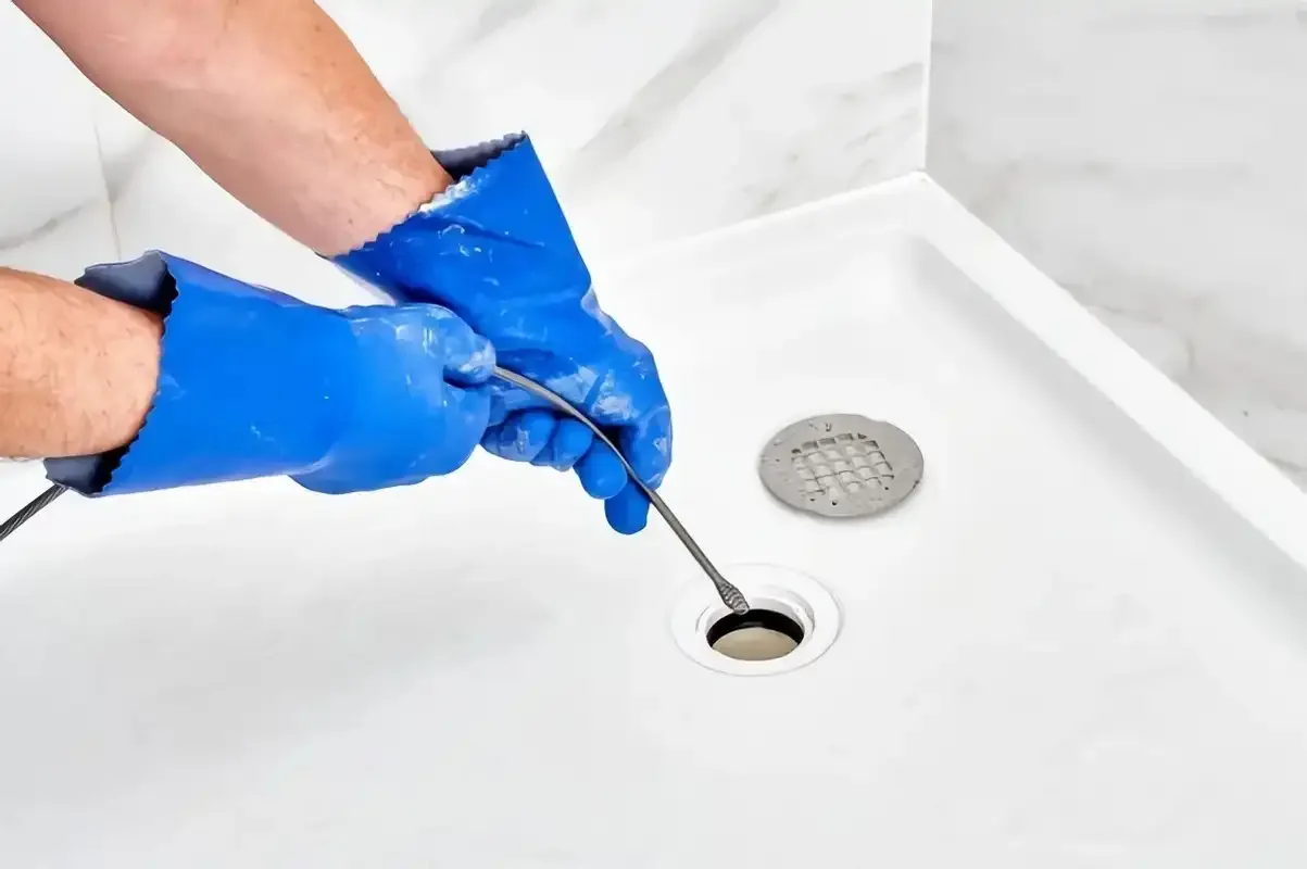 déboucher une douche avec un furet