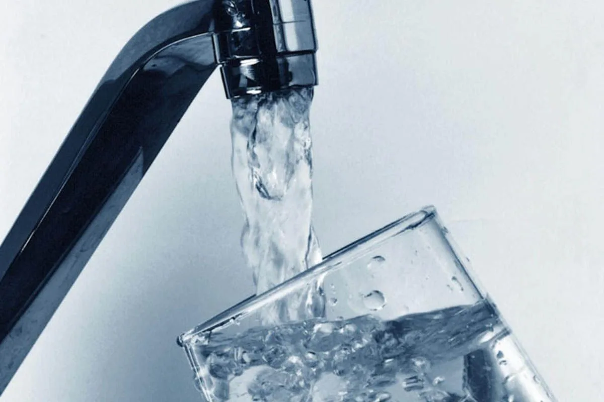 Eau chaude qui alterne chaud/froid : diagnostic typique d’un plombier chauffagiste