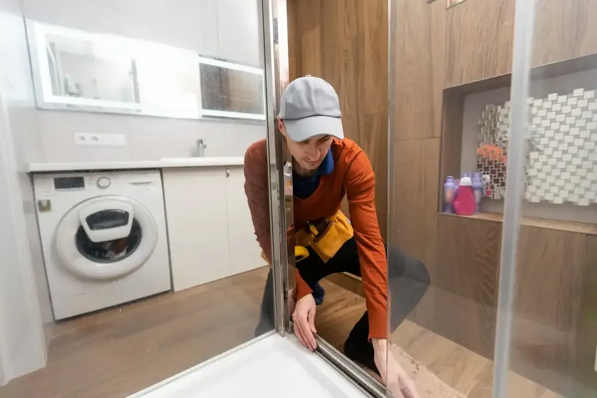 Installation de paroi de douche