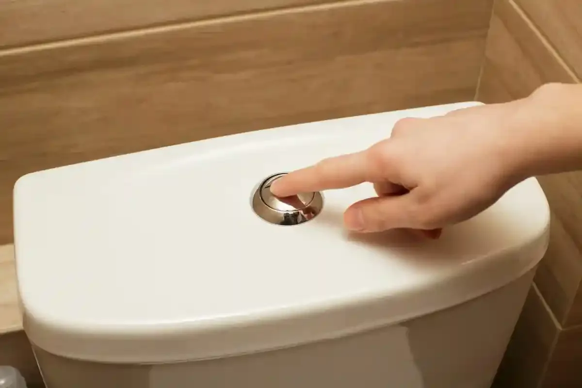 Pourquoi la chasse d’eau coule en continu et comment y remédier